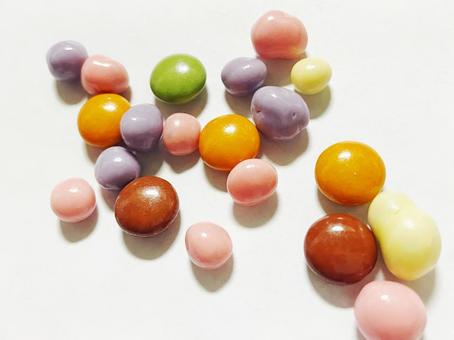 色とりどりな麦チョコの画像