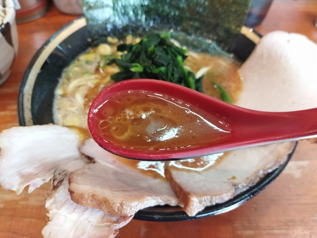 家系ラーメンのスープの画像